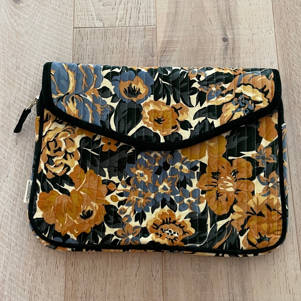 Sezane Quilted velvet Laptop Documents Case. Floral. - Picture 2 of 7